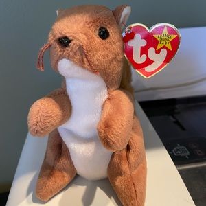 Retired ty beanie baby, Nuts the squirrel.